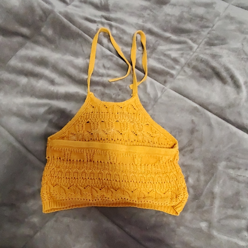 Cropped crochet halter top - Picture 4 of 4
